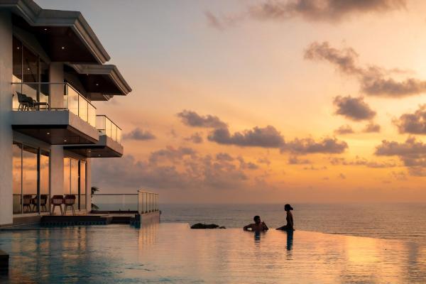 A la foto es mostra l'objecte StayVista's Casa Bella - Sea-View Villa with Infinity Pool, Jacuzzi, Games, Entertainment, and Spa Room situat a la ciutat de Bārsiv.