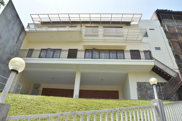 写真にはCicadas市にあるKerinci Hill Holiday Home, Dago Golf (for families only)が写っています。