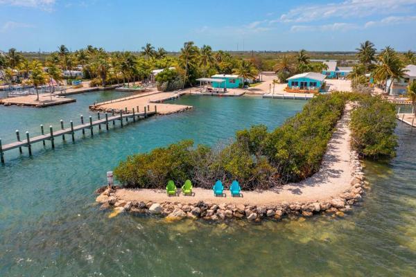 Op de foto is het object Waterfront Haven House with Boat Basin & Ramp te zien, gelegen in de stad Summerland Key.