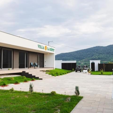 På billedet ses objektet La Répit Villa beliggende i byen Gugunovići.