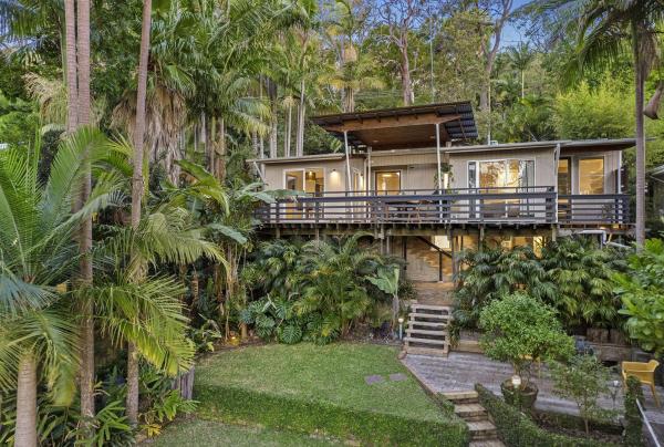 La photo montre l'objet Angophora Beach House By Beach Stays situé dans la ville de Clareville.