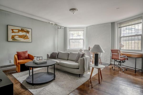 A la foto es mostra l'objecte Brookline 2br w public wd nr Fenway groceries BOS-909 situat a la ciutat de Brookline.