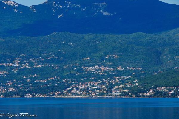 A la foto es mostra l'objecte Charming 2-Bed Apartment in Rijeka with Sea View situat a la ciutat de Rijeka.