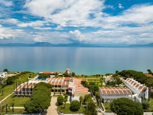 写真にはKariá市にあるHotel Pavlina Beachが写っています。