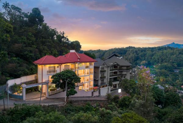 Na fotografii je vidět objekt Hotel Cassendra nacházející se ve městě Kandy.
