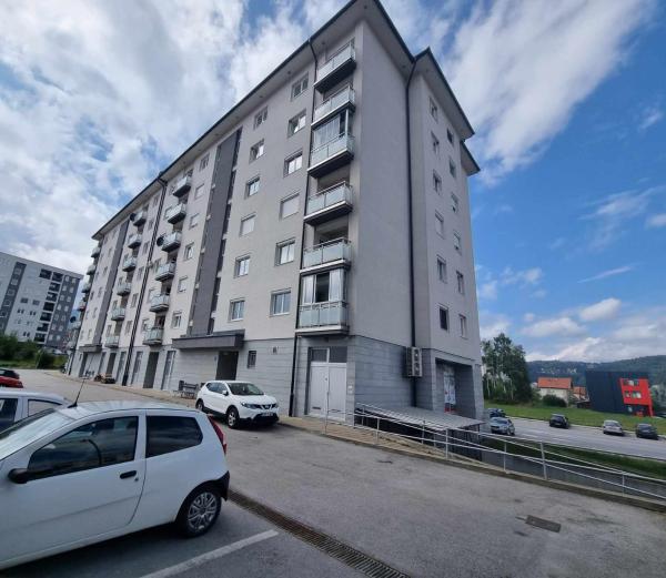 Na zdjęciu widoczny jest obiekt Apartman Tesla Pale położony w mieście Pale.