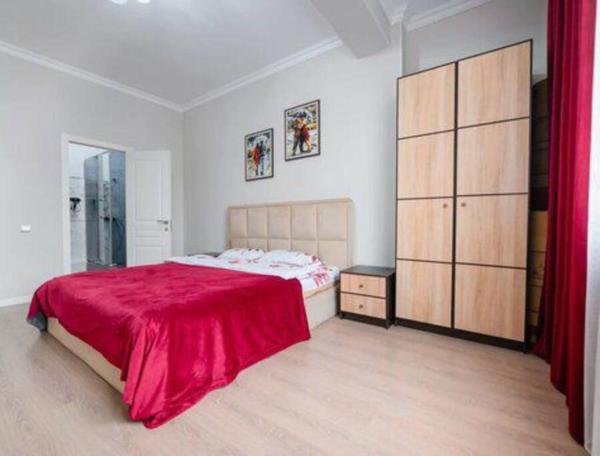 Appartamento con 1 Camera da Letto — 90 m² - 2комнатная большая квартира ЖК АбаяГагарина