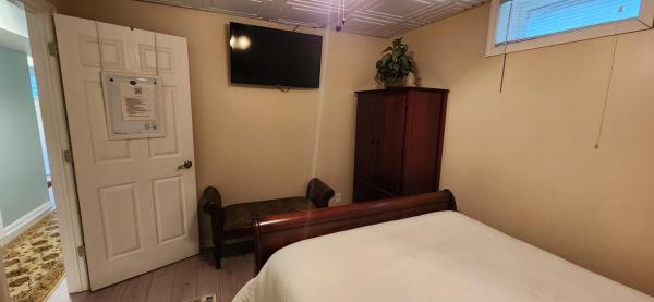 Foto 6: Comfortable, spacious, 1bdrm basement apartment, sleeps 4