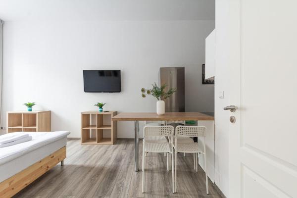 T&K Apartments - 2 Room Apartment - Ground Floor, Düsseldorf