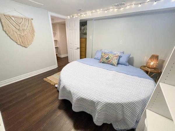 Zdjęcie 7: Spacious & Renovated 1BD Suite w/parking