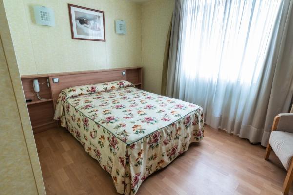 På billedet ses objektet Hotel Bedoya beliggende i byen Santander.