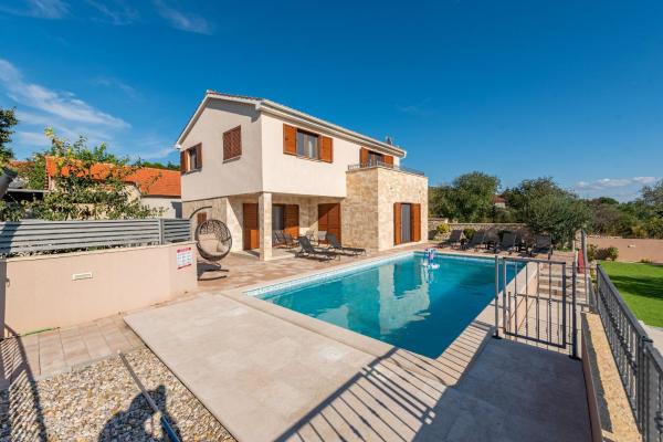 Nella foto è visibile l'oggetto Villa Paula ZadarVillas situato nella città di Budak.
