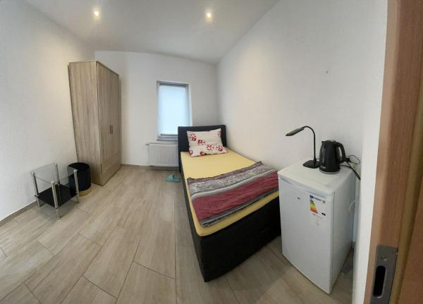 På bildet vises objektet Schönes gemütlicher Zimmer In Zentrum Rüsselsheim som ligger i byen Falkenberg.