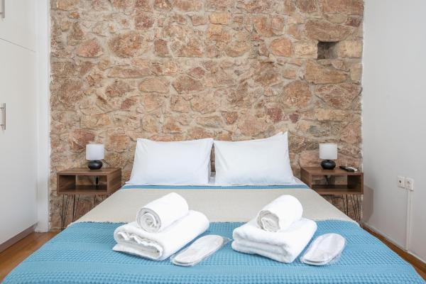 CONTEMPORARY APARTMENT 200M FROM ACROPOLIS 100Mbps NETFLIX, Atenas