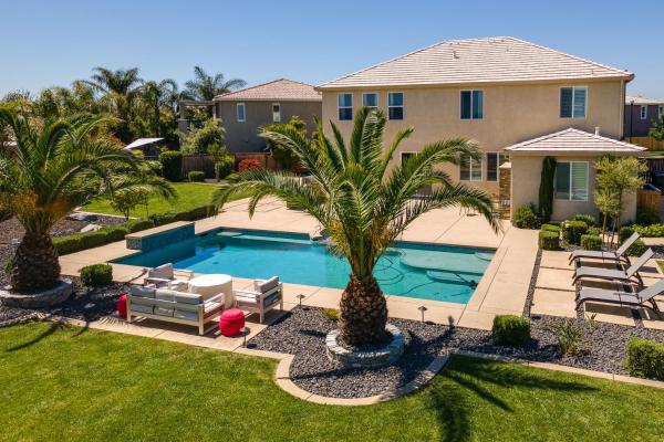 Op de foto is het object Luxe Roseville Home with Pool and Hot Tub! te zien, gelegen in de stad Roseville.