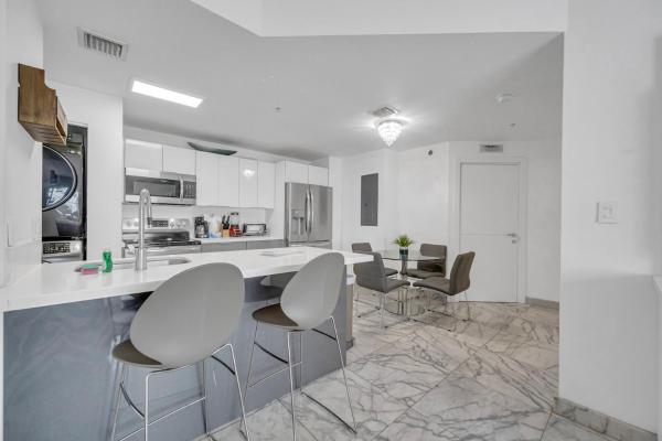 Billede 7: Subtle 2 Bed in Edgewater near Downtown With Free Parking