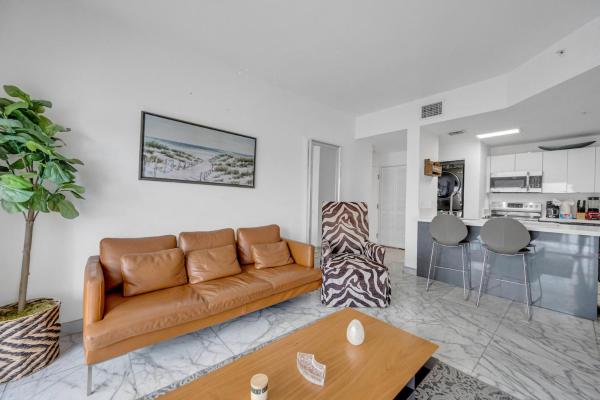 Billede 3: Subtle 2 Bed in Edgewater near Downtown With Free Parking