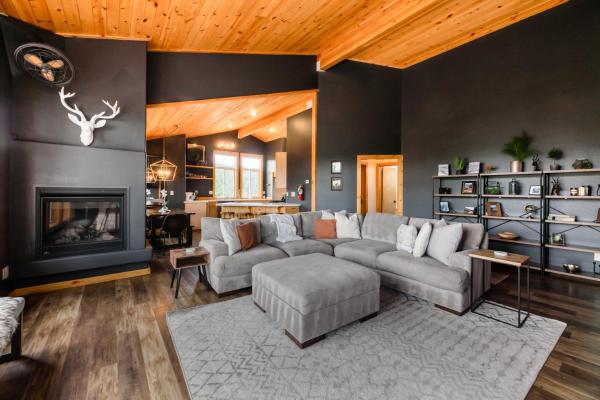 A la foto es mostra l'objecte The Modern Moose Lodge situat a la ciutat de Floriston.