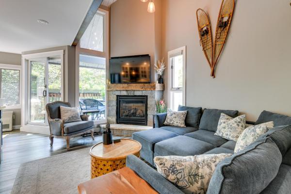 På billedet ses objektet All-Season Warren Condo Near Sugarbush Resort! beliggende i byen Warren.