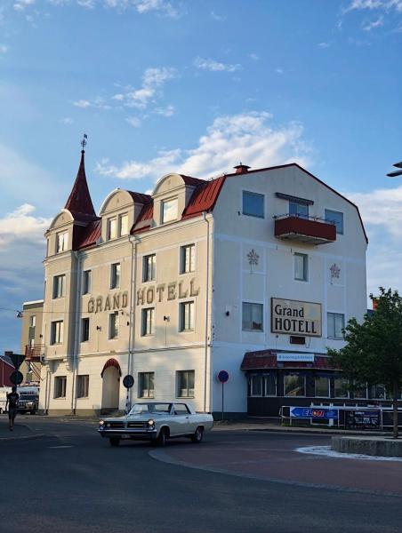 La photo montre l'objet Grand Hotell & Hostel Strömsund situé dans la ville de Hillsand.