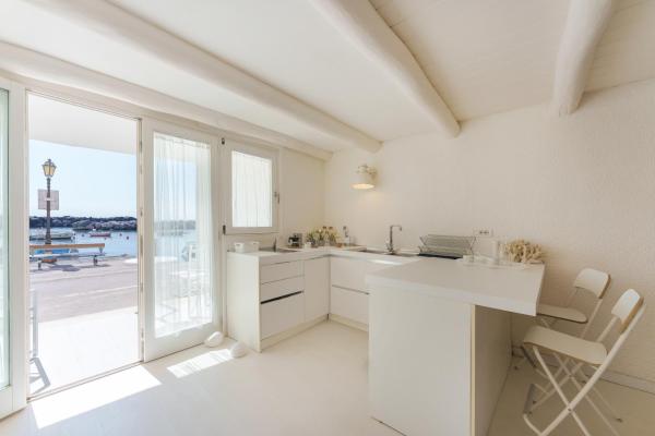 写真にはプローチダ市にあるCasa Cleliaが写っています。