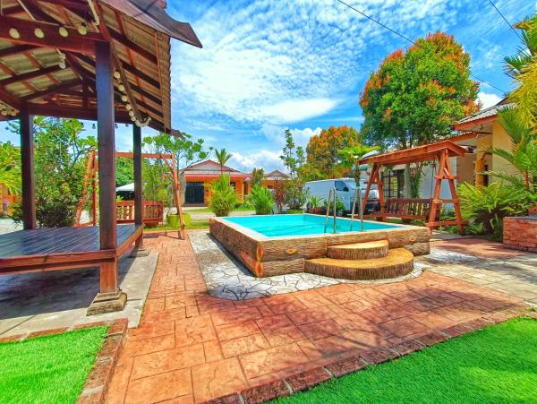 A la foto es mostra l'objecte Chalet Yunie Marang by RVH situat a la ciutat de Kampong Ru Dua.