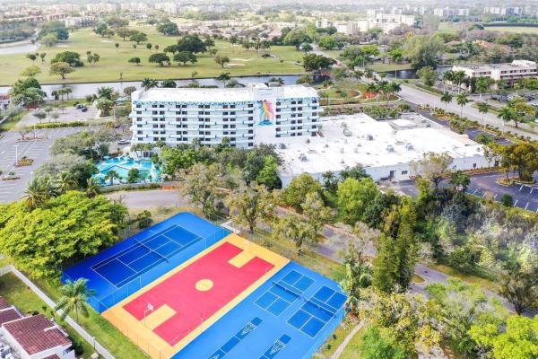 På billedet ses objektet Chateau Mar Golf Resort, Trademark Collection by Wyndham beliggende i byen Lauderhill.