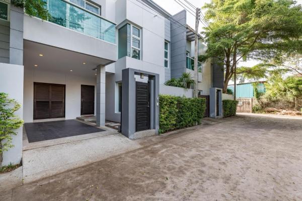 A la foto es mostra l'objecte Trixie Town House 2 With Private Pool situat a la ciutat de Rawai Beach.