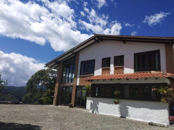 Na zdjęciu widoczny jest obiekt Hotel Boutique Villa Isabel położony w mieście Salento.