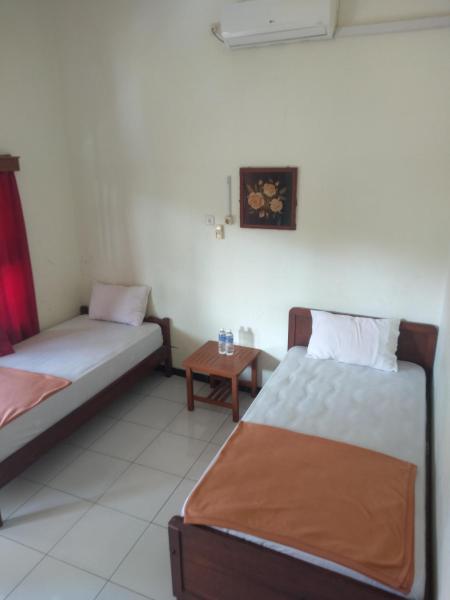 写真にはKanigaran市にあるHotel Tentrem Syariahが写っています。
