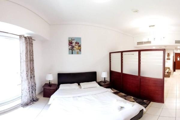 StoneTree - Furnished Studio with Lake View and near Metro, Dubái