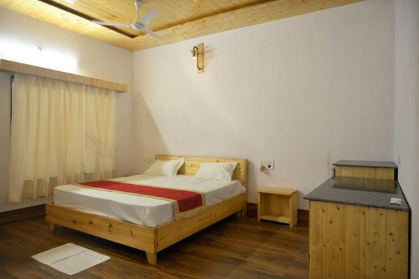 Na zdjęciu widoczny jest obiekt Gill Resort położony w mieście Rāmpura.