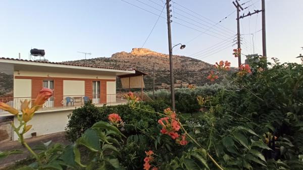 照片显示了位于Kariá市的O'GERA Greek resort house in the mountains物件。