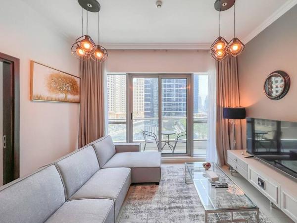 StoneTree - Furnished 1BR near Marina Walk, Dubái