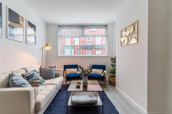 Modern 4bedroom Spacious Family Home, Liverpool