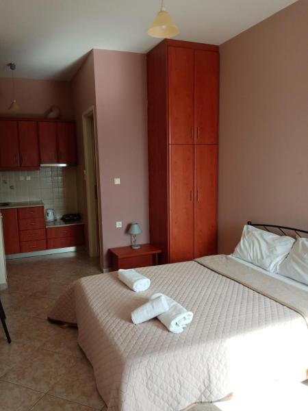 A la foto es mostra l'objecte jusmine apartments situat a la ciutat de Calcis.