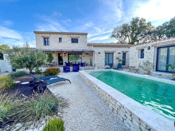 A la foto es mostra l'objecte Mas de charme à 8kms d'Uzes situat a la ciutat de Flaux.