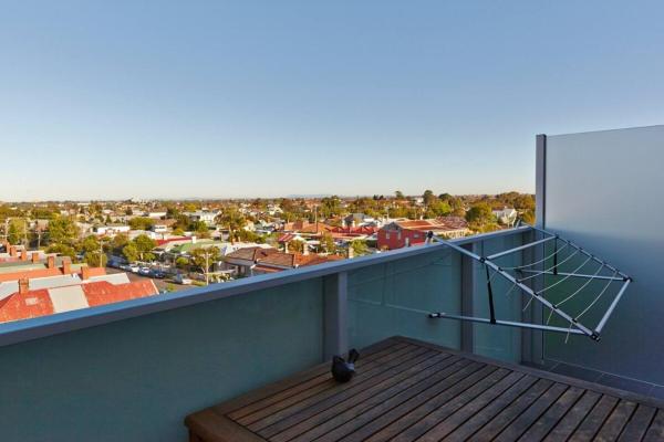 Foto 7: Highview on High St - A Balcony Haven in Northcote