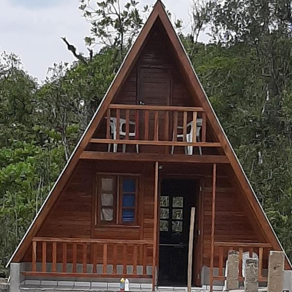 Kuvassa näkyy kohde CHALÉ PÉ NA ESTRADA, joka sijaitsee kaupungissa Mongaguá.