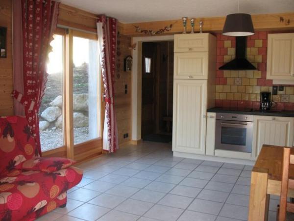 La photo montre l'objet Chalet cosy 3* avec terrasse, 3 pièces pour 6 pers., proche centre et remontées mécaniques - Châtel - FR-1-676-63 situé dans la ville de Châtel.