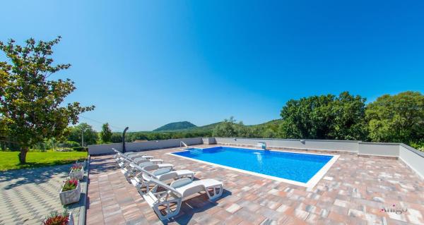 A la foto es mostra l'objecte Villa Ellie situat a la ciutat de Klobuk.
