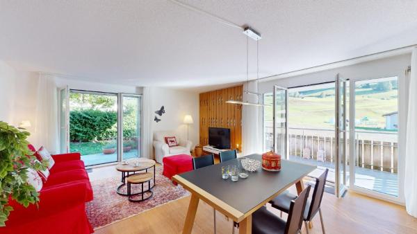 The photo shows the Ferienwohnung für 5 Personen Piz Linard Lantsch-Lenzerheide located in the city of Lenz.
