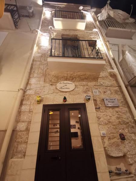 A la foto es mostra l'objecte La Casa delle Tradizioni situat a la ciutat de Bari.