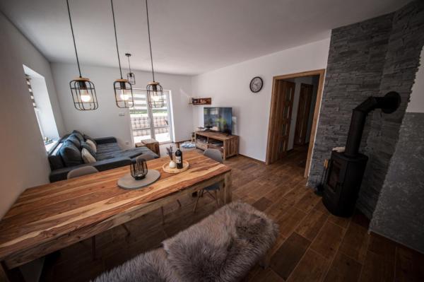 Na zdjęciu widoczny jest obiekt Apartmány na Žlábku położony w mieście Žlábek.