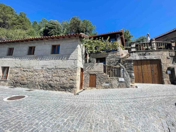 Nella foto è visibile l'oggetto Petra's House Gerês situato nella città di Ermida.