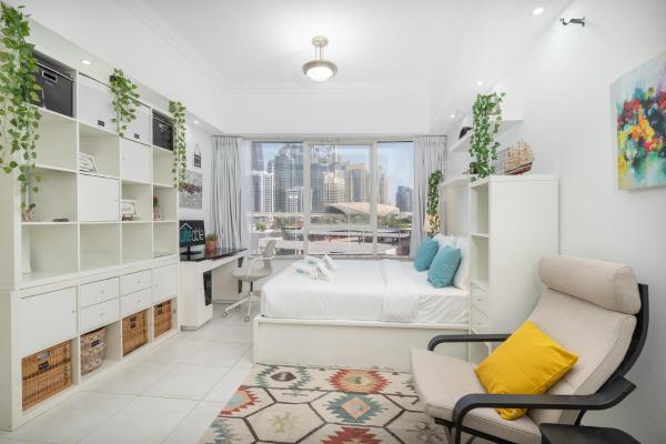 Na fotografii je vidět objekt Cozy Haven with Spiritual Charm in JLT nacházející se ve městě Dubaj.