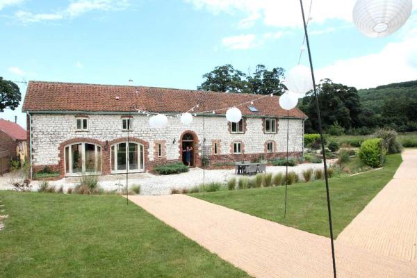 På billedet ses objektet Country Retreat, hot tub, games room, dog friendly beliggende i byen Ganton.