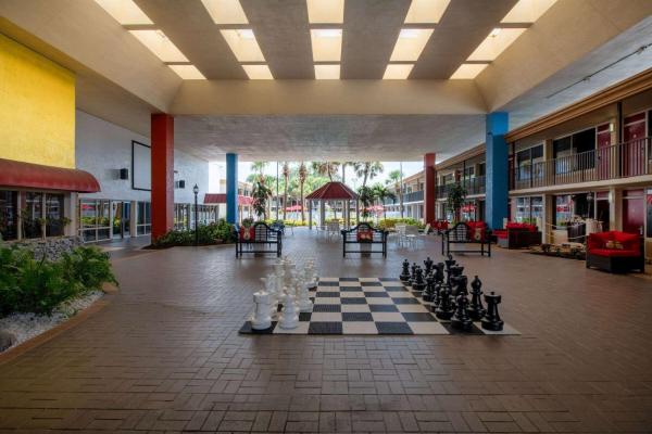 Foto 5: Ramada by Wyndham Kissimmee Gateway - Free Theme Park Shuttle