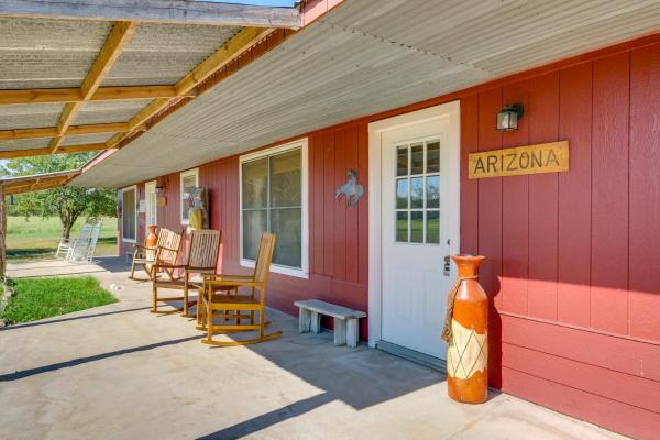 Delightful Carmine Studio On Farm Near Round Top! - Round Top, TX