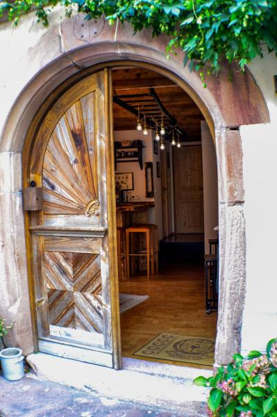 Na fotografii je vidět objekt Chaud'Vin nacházející se ve městě Kaysersberg.